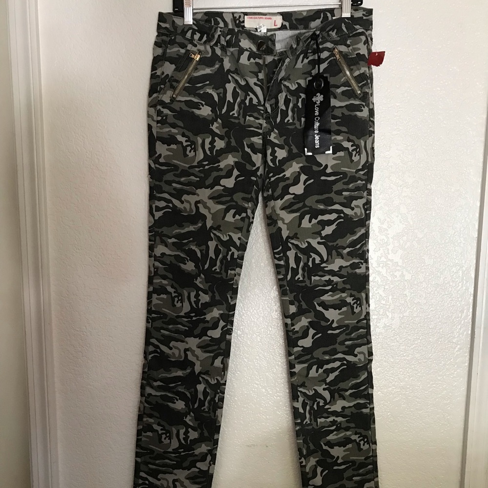 Camo skinny jean type jeans